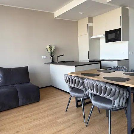 Apartment Aida *